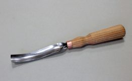 Клюкарза полукруглая для резьбы по дереву G7L/20 шириной 20 мм. для мягких и твердых пород дерева от производителя BeaverCraft в Киеве (Украина), а также другие товары для резьбы и резчиков по дереву - ложкорезы, наборы инструментов, чехлы, воск и прочие аксессуары для ухода за инструментом.