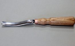 Клюкарза полукруглая для резьбы по дереву G7L/22 шириной 22 мм. для мягких и твердых пород дерева от производителя BeaverCraft в Киеве (Украина), а также другие товары для резьбы и резчиков по дереву - ложкорезы, наборы инструментов, чехлы, воск и прочие аксессуары для ухода за инструментом.