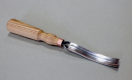 Клюкарза полукруглая для резьбы по дереву G7L/22 шириной 22 мм. для мягких и твердых пород дерева от производителя BeaverCraft в Киеве (Украина), а также другие товары для резьбы и резчиков по дереву - ложкорезы, наборы инструментов, чехлы, воск и прочие аксессуары для ухода за инструментом.